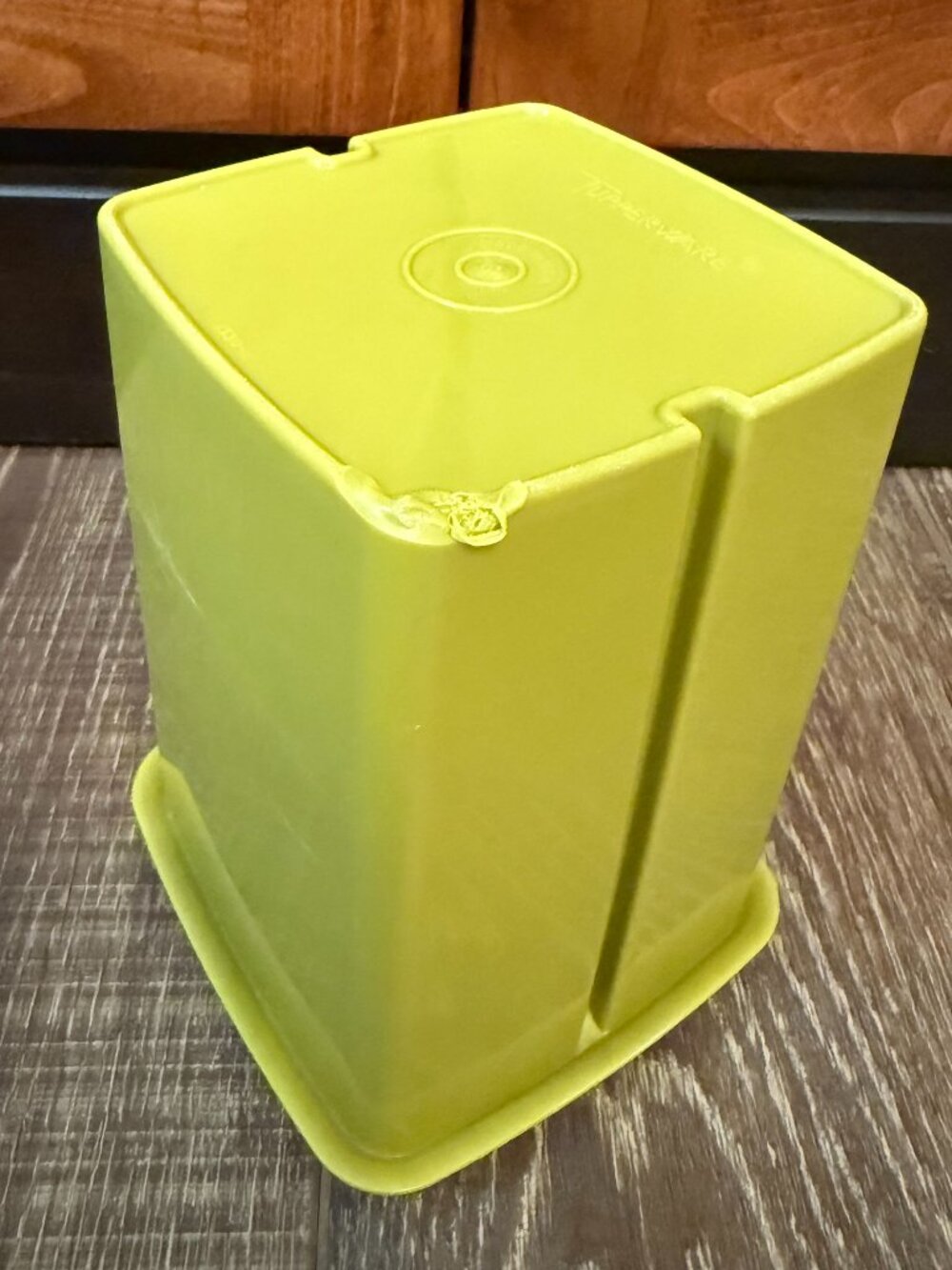 Tupperware Pick-A-Deli Pickle Container - Picture 11 of 16